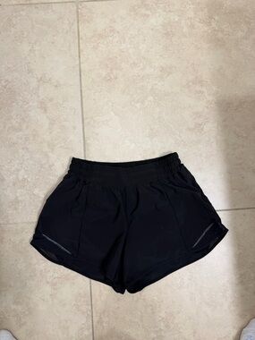 Lulu Lemon Size 6 Black Hotty Shorts. 🖤⚡️